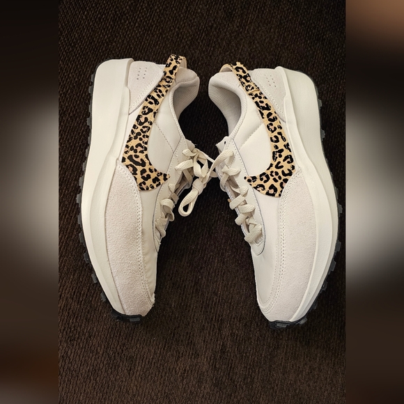 NIKE WAFFLE DEBUT CASUAL SNEAKER New No Box Woman's Size 10 - Picture 9 of 10